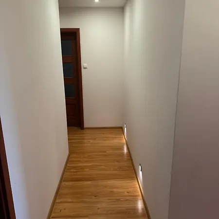 3 Pokojowy-75m2- Blisko Morza Z Parkingiem アパート ミエンジズドロイェ